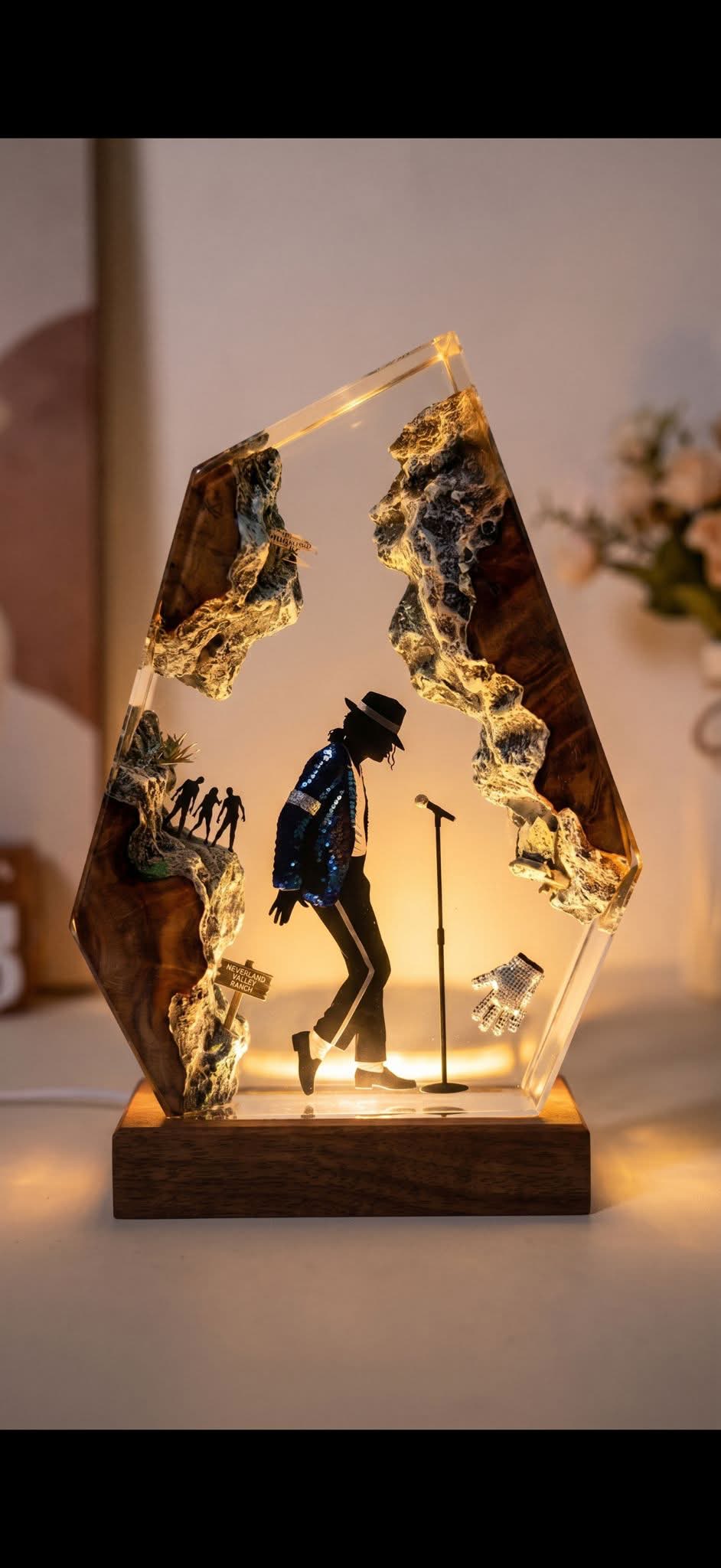 RicheyResin™ Singer Lamps